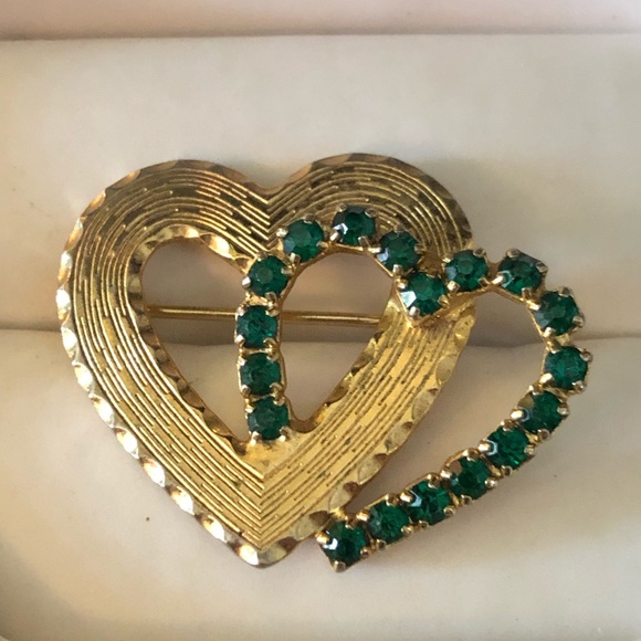 Vintage Jewelry - Vintage Double Heart Emerald Green Brooch Pin